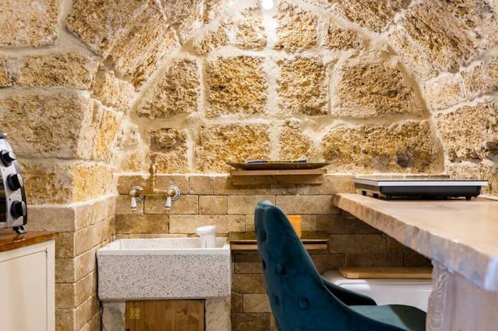 Elegant and private sub-floors with whirlpool tubs in Gioia del Colle, Bari Provinz