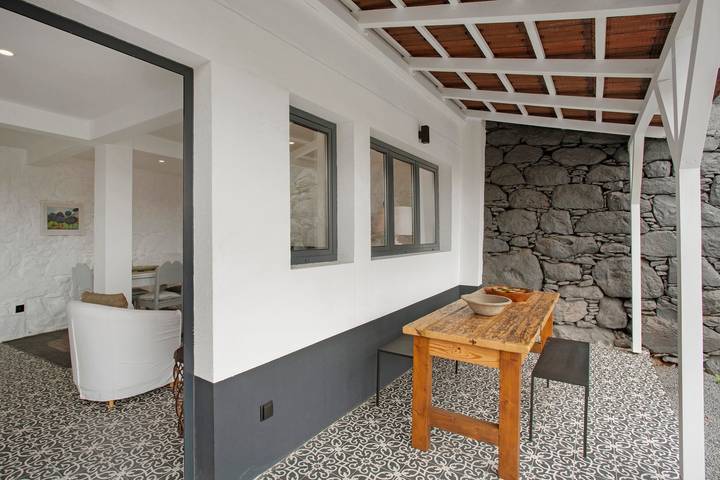 Chalet 'The Village Loft' with Sea View, Shared Terrace and Wi-Fi in Pedra Mole (Madeira), Caniço