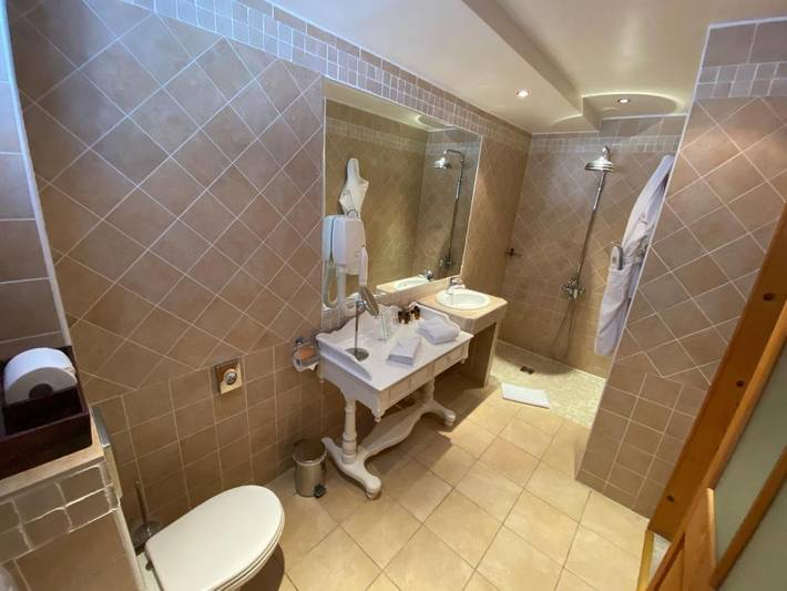 Hôtel pour 4 personnes, avec jardin et sauna ainsi que vue et piscine, animaux acceptés dans Auron - 4