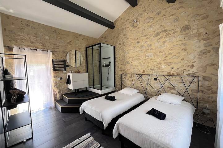 Gite 5 Etoiles Avec Jacuzzi Au Domaine Du Grand Cru in Vagnas, Ardèche