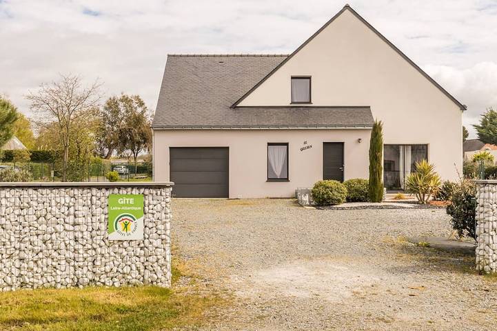 Gîte pour 8 personnes, avec jardin dans Pen Bé