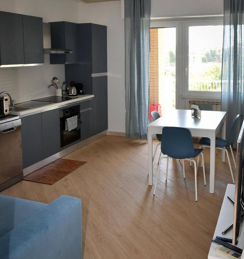 Appartamento intero, Two-Bedroom Apartment in Ostia, Roma