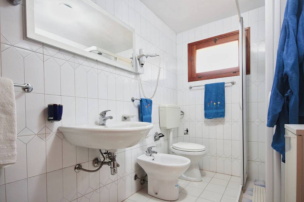 Appartamento intero, Case Bongiovi - App. Giallo - A 2 min dalla spiaggia, con giardino e vista mare in Sciacca, Provincia di Agrigento