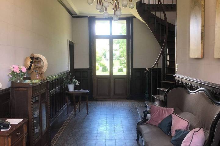 Chambre Camélia, Vue sur les jardins, élégance au Domaine de la Briouse in Sanxay, Vienne (France)