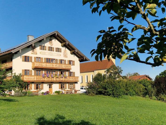 Gîte pour 4 personnes, avec Balcon et Terrasse ainsi que Jardin et Vue à Irschenberg