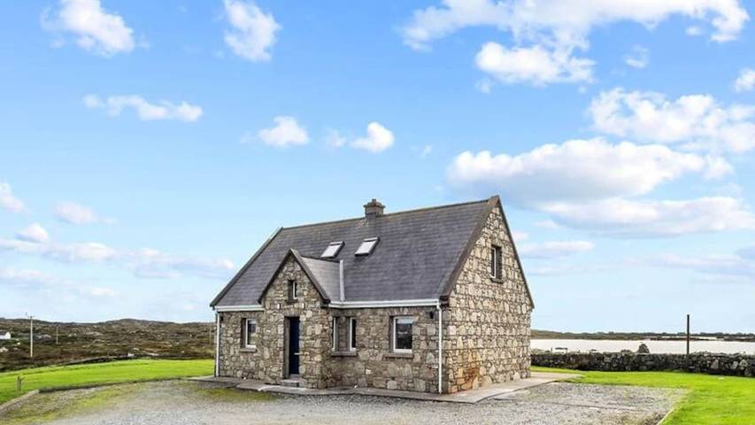 Holiday apartment for 9 people, with garden in County Galway