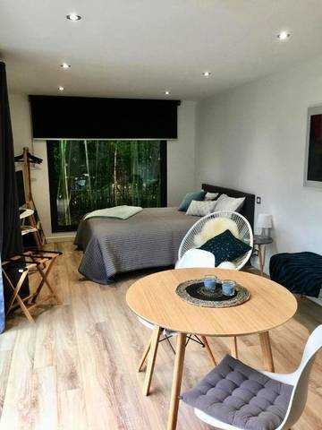 Chambre d’hôte pour 2 personnes, avec piscine ainsi que vue et jardin dans Porte-du-Ried