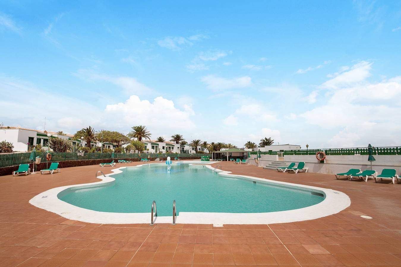 Apartamento entero, Apartamento 'Casa Raquel 2' con vistas al mar, piscina, jardín y Wi-Fi in Costa de Antigua, Antigua