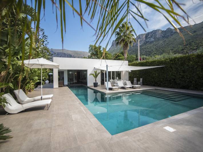 Ferienhaus für 4 Personen, mit Terrasse und Garten sowie Pool