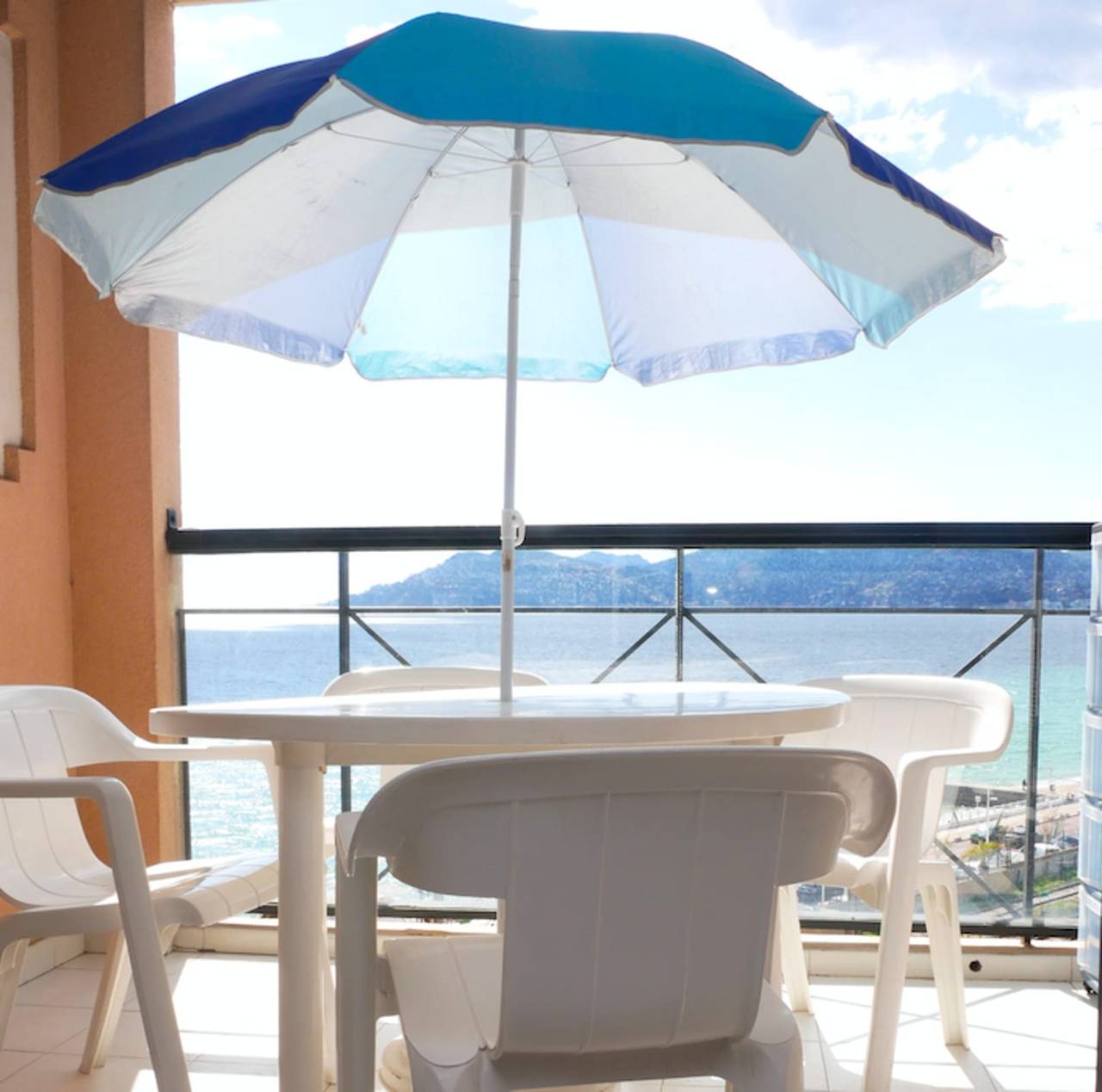 Ganze Wohnung, Ferienwohnung für 4 Personen mit Terrasse in Cannes La Bocca, Cannes