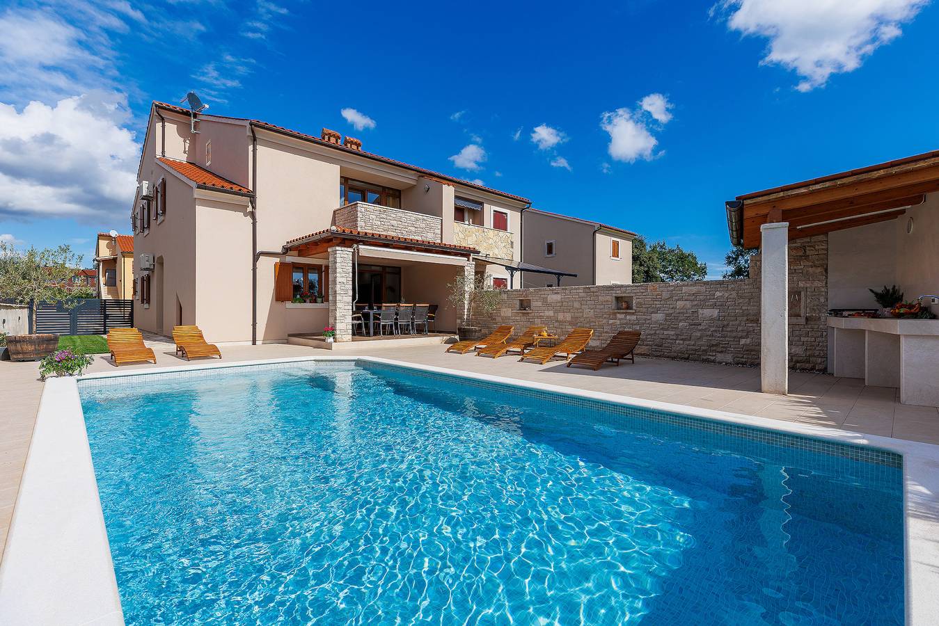 Reizende Villa mit 2 Schlafzimmern und beheiztem Pool, in der Nähe des Strandes Duga Uvala in Marčana, Südküste Istrien