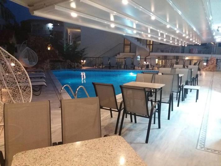 Ferienhaus für 2 Personen, mit Balkon und Terrasse sowie Garten und Pool