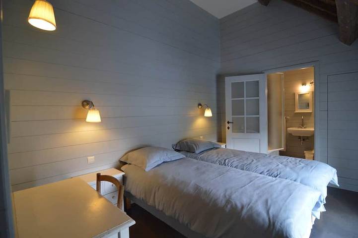 Location de vacances pour 24 personnes, avec jardin et terrasse à Onhaye - 4