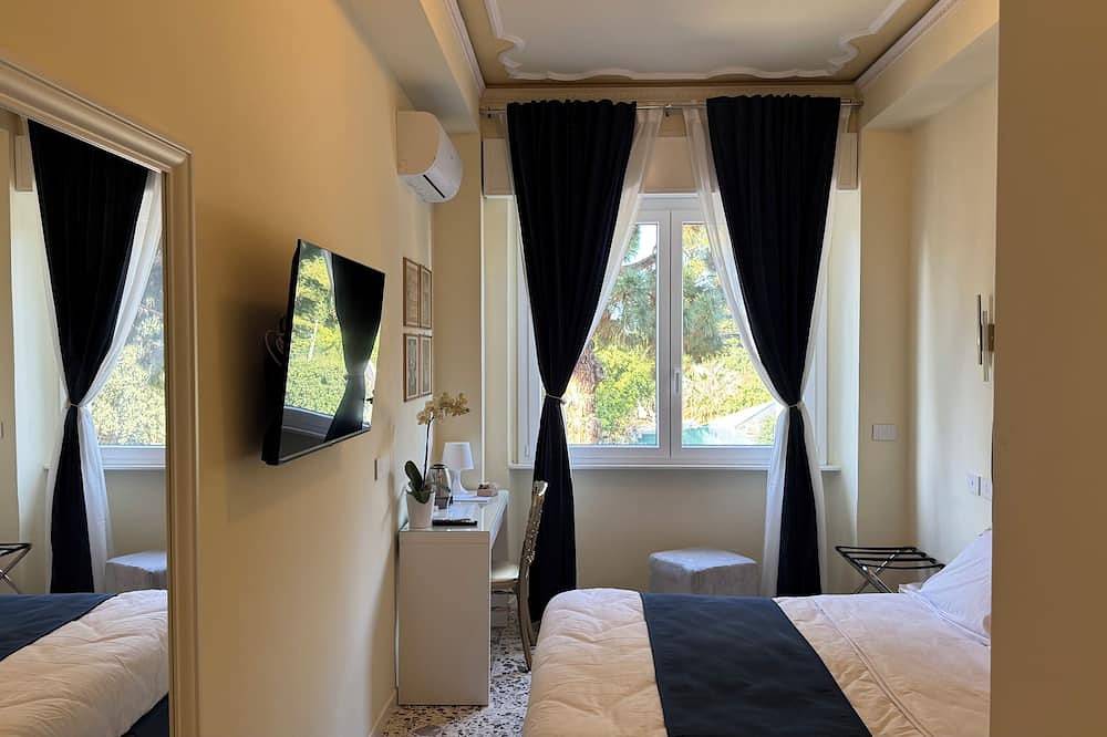 Ac Gold B&B-Deluxe Double/Double Room Single Beds in Reggio Calabria, Reggio Calabria Province