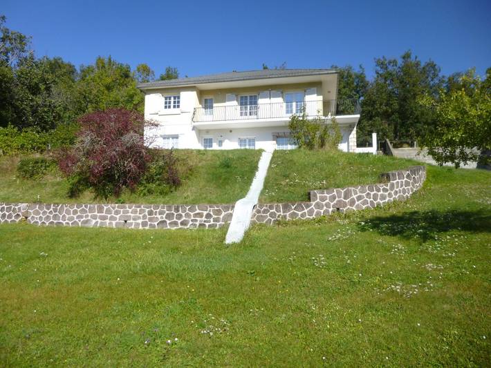 Gîte pour 4 personnes, avec Terrasse et Jardin en Auvergne