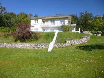 Gîte pour 4 personnes, avec terrasse et jardin à Saint-Nectaire