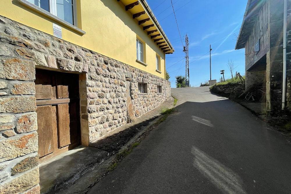 House El Rojo for 4 people in Fresnidiello petfriendly in Piloña, Sierra del Sueve
