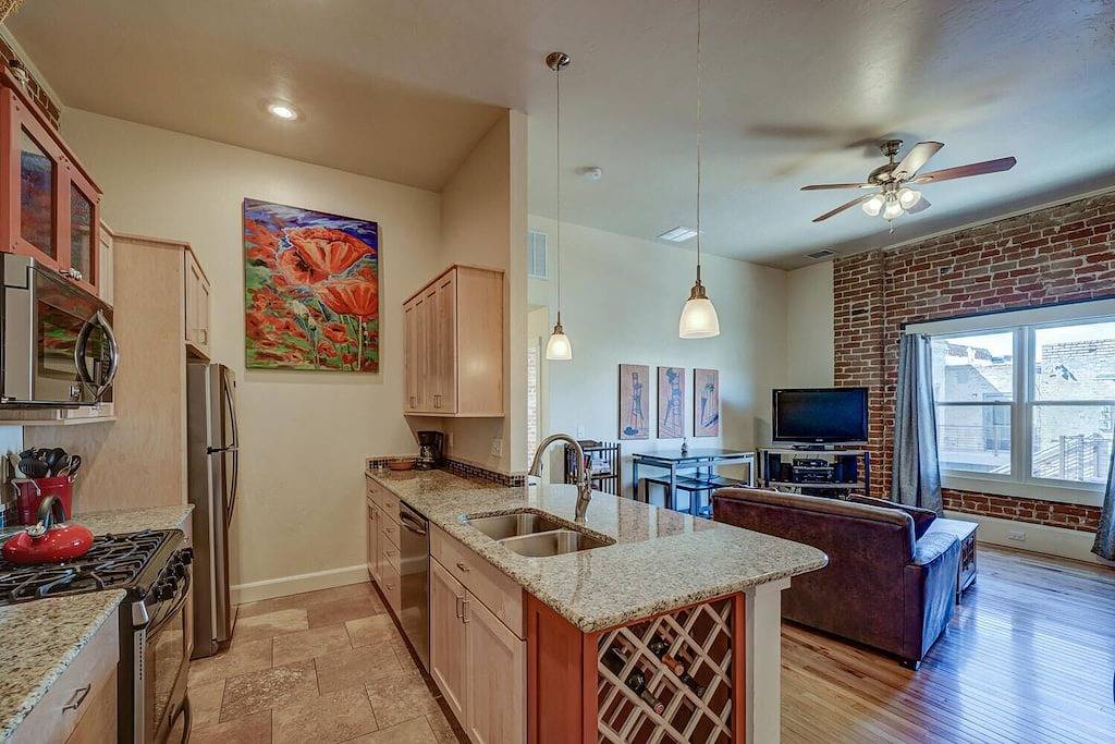 Ganze Wohnung, The Downtowner ~ Wunderschönes Loft in der Innenstadt von Salida! in Salida, Chaffee County