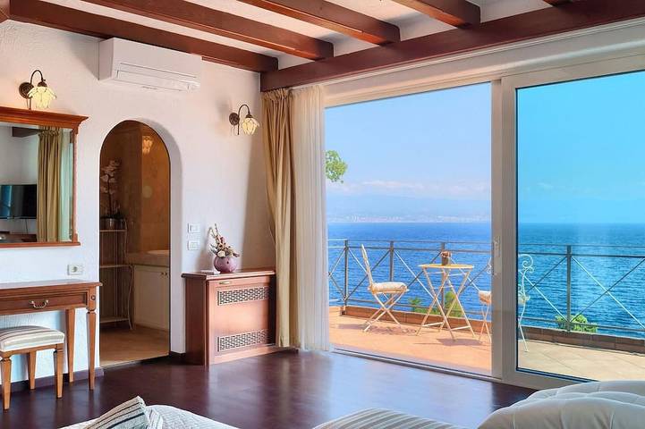 Beach front home in Moscenicka Draga with WiFi in Mošćenička Draga, Opatija Riviera