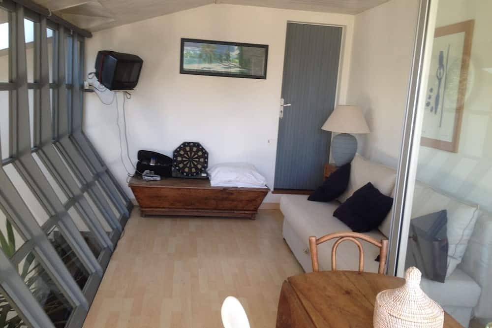 Maison tout confort avec piscine et terrain de tennis dans le marais poitevin in Saint-Jean-de-Liversay, Région de La Rochelle