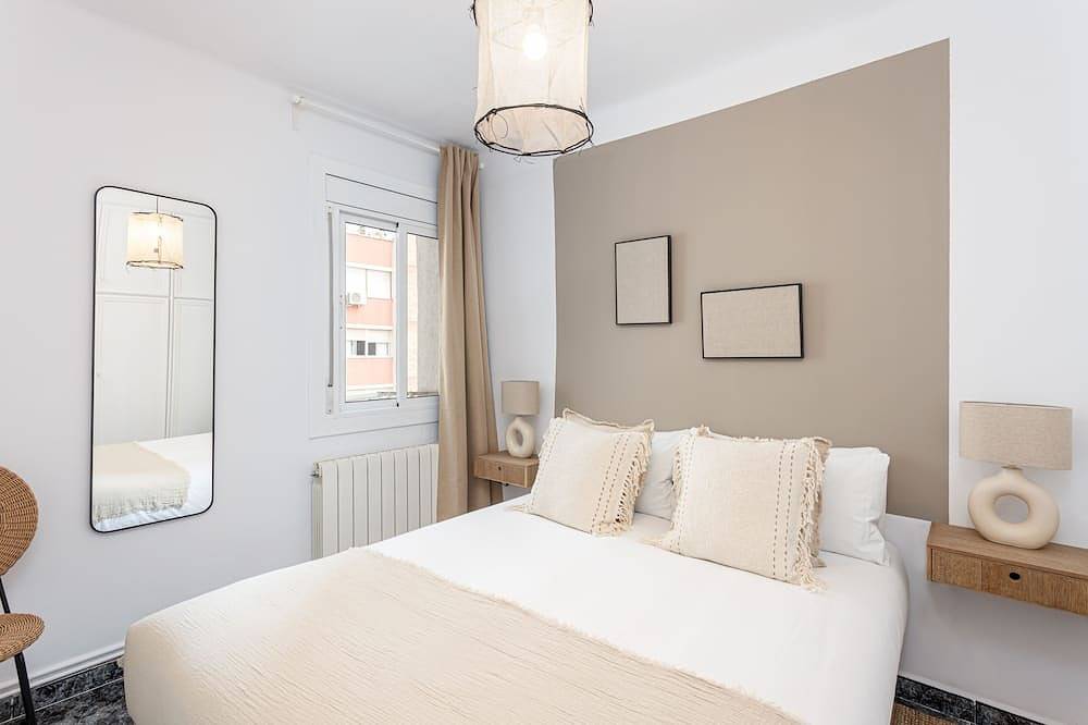Apartamento entero, Encantadora y acogedora casa de 3 dormitorios completamente renovada y diseñada para una estancia agradable y cómoda en Barcelona. in Cornellá de Llobregat, Bajo Llobregat