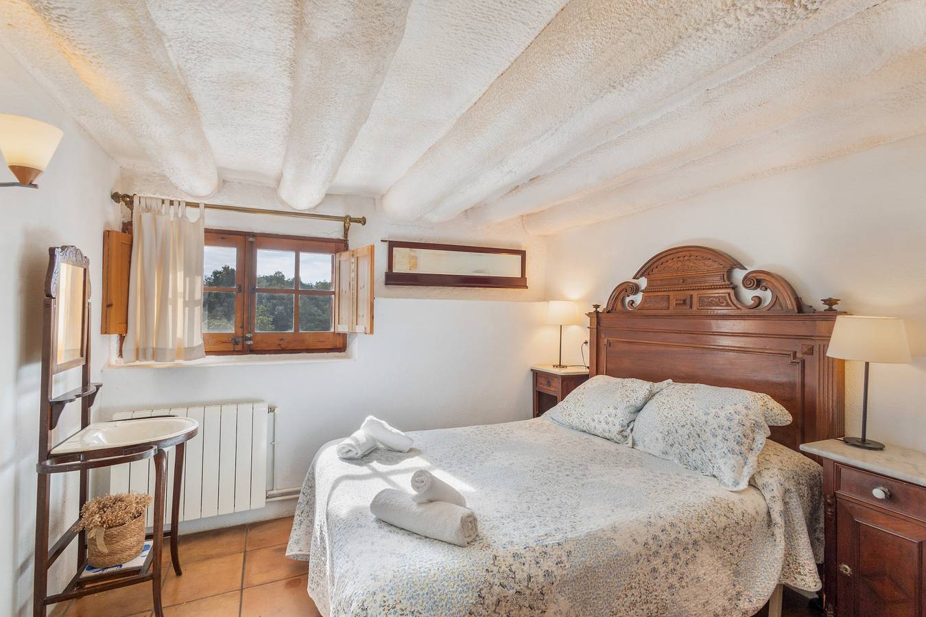 Appartement entier, Appartement "Casa Cueva De Piedra" avec vue sur les montagnes, piscine partagée et Wi-Fi in Castellterçol, Barcelone l'intérieur des terres