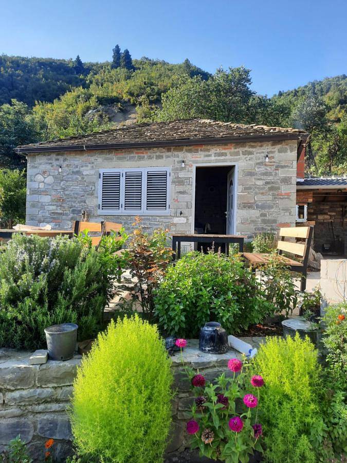 Agriturismo per 2 persone, con Balcone e Terrazza nonché Giardino e Panorama in Albania