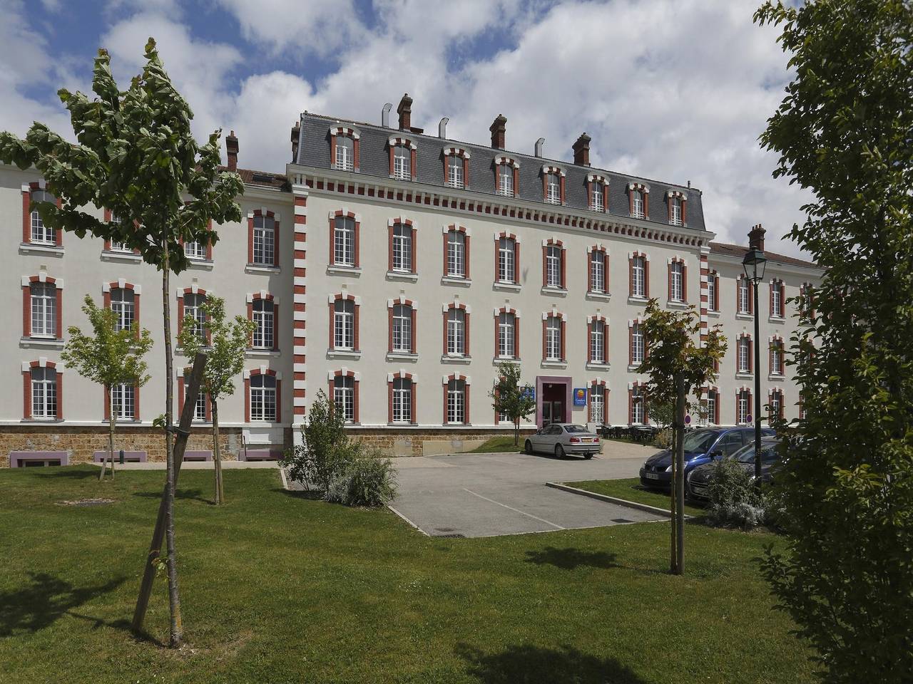 Entire apartment, Elegant Vineyard Stay for Three in Épernay, Marne