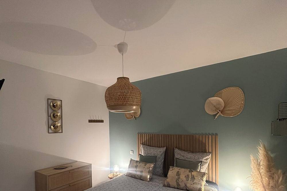 Entire apartment, \"Le meublé\". apartment with unlimited jacuzzi near Mont-Saint-Michel in Avranches, Mont-Saint-Michel Bay