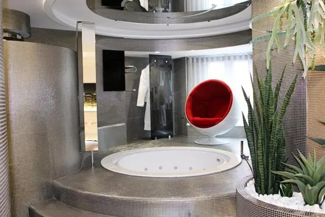 Hotel per 3 persone, con giardino e piscina nonché panorama, con animali domestici - 1
