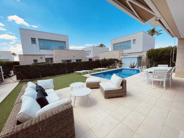 3091 Villa Malibu in Laguna Green, Orihuela