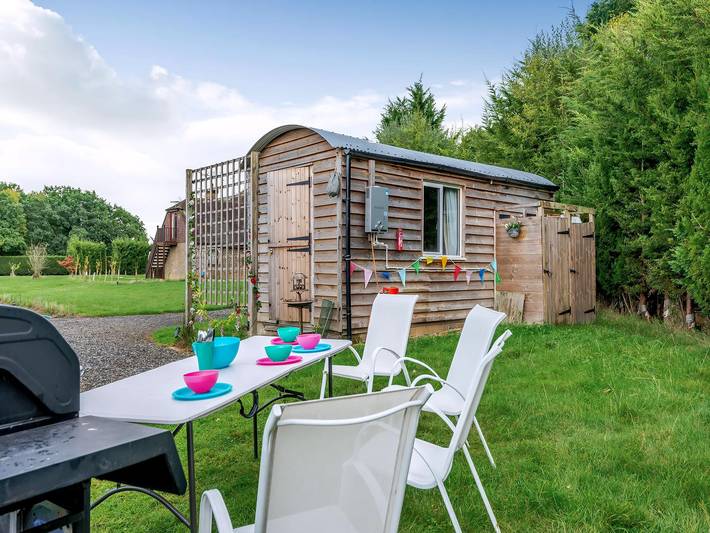 Glamping for 2 people, with garden in Kent