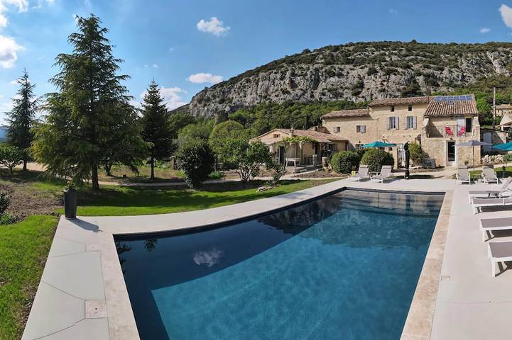 Location de vacances pour 2 personnes, avec Jardin et Piscine à Beaumont-du-Ventoux