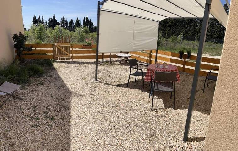 Location de vacances pour 2 personnes, avec vue et jardin, animaux acceptés à Violès - 3