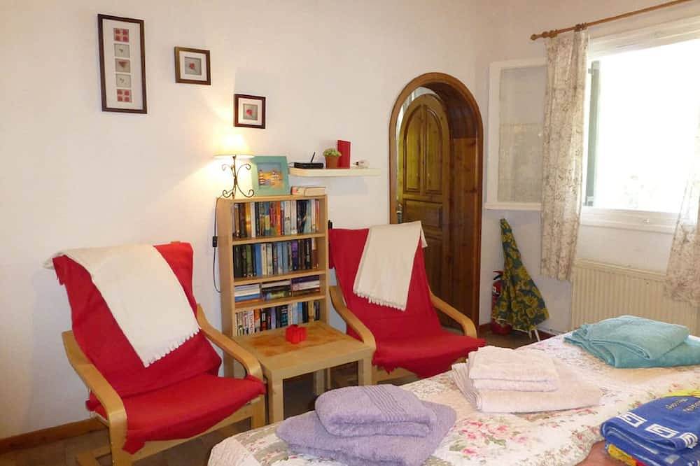 Cottage, walk to beach and tavernas, stunning sea and mountain views in Paleokastritsa, Corfou