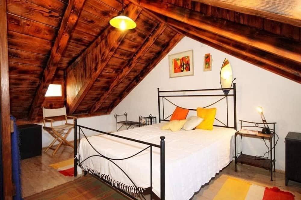 Villa Talež - Four Bedroom Villa with Terrace and Swimming Pool in Split-Dalmatia
