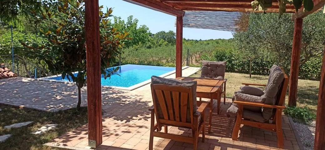 Ferienhaus für 6 Personen, mit Balkon und Terrasse sowie Garten und Pool