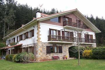 Gîte pour 4 personnes, avec jardin à Busturia