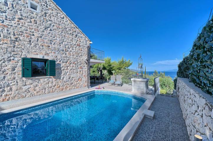 Villa pour 6 personnes, avec terrasse et piscine, animaux acceptés dans Hvar - 2