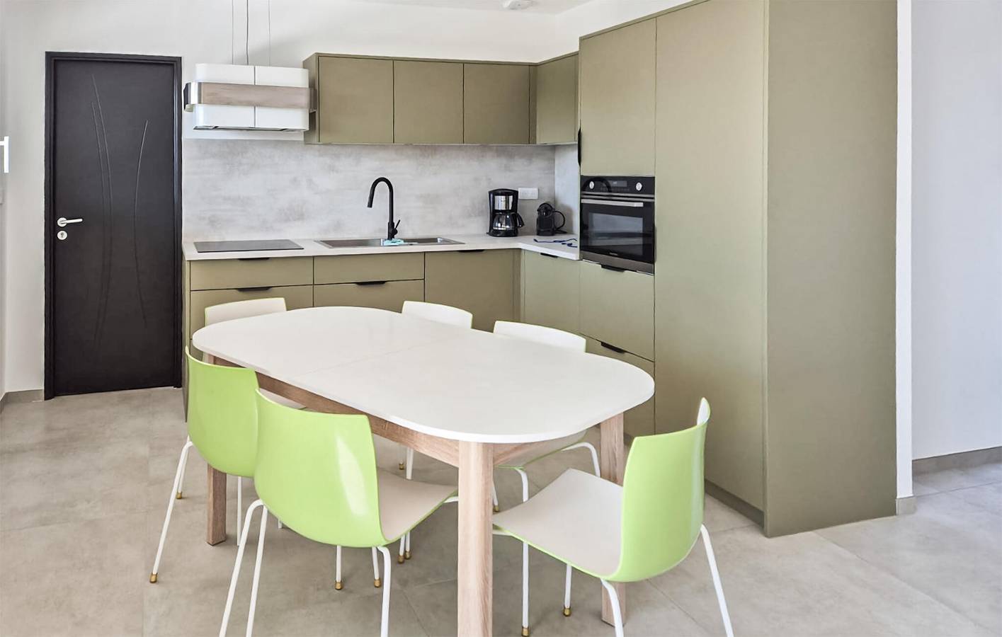 Appartement confortable avec piscine, parking, WiFi - Montignargues à 2 km in Saint-Geniès-de-Malgoirès, Région de Nîmes