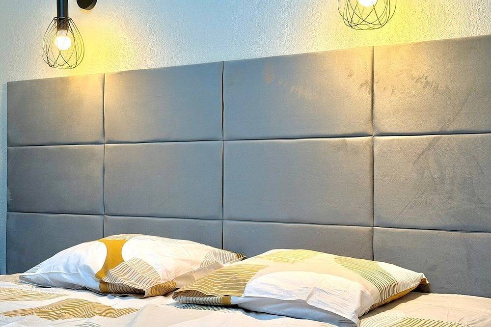 Entire apartment, Escapade à Deux, 2 Guests, Pool & Sunshine in Calvisson, Mediterranean Coast (France)