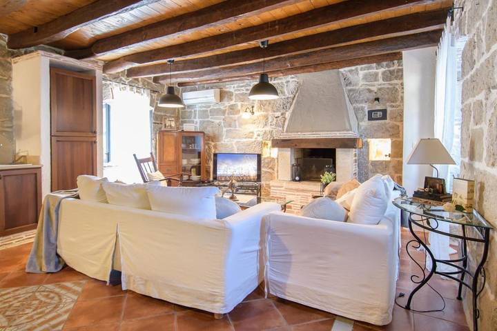Location de vacances pour 6 personnes, avec jardin ainsi que vue et piscine à Lozari - 3