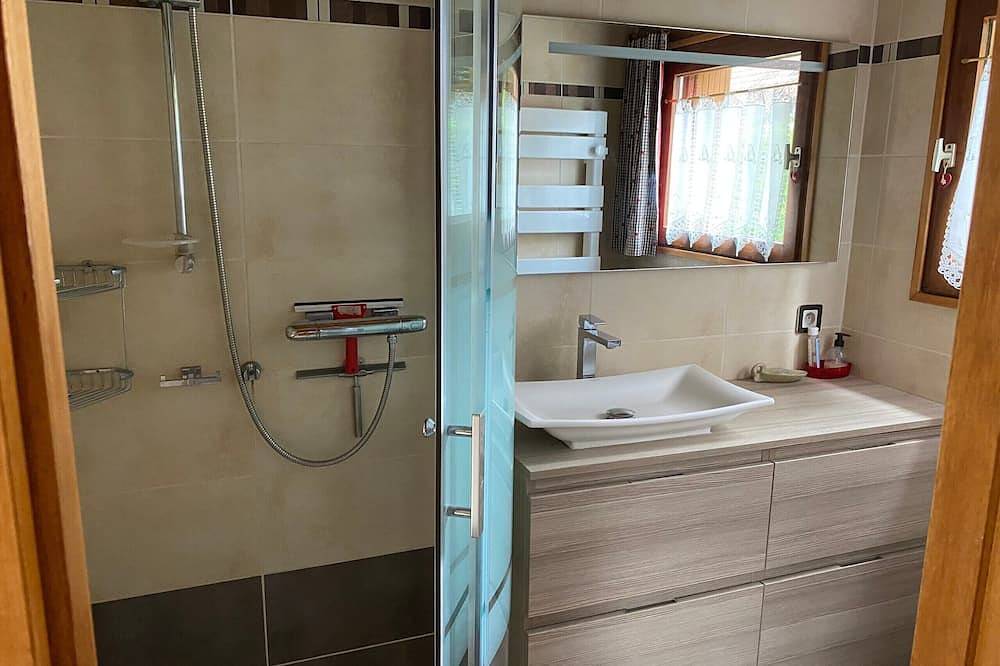 Chalet “6p Comfort-Le Chardon Blanc”: Mountain View, Private Terrace & Wi-Fi in Verchaix, Bonneville region