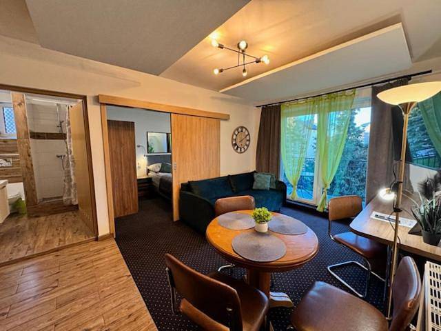 Apartament wakacyjny dla 4 osób, z widok i ogród w Karwia