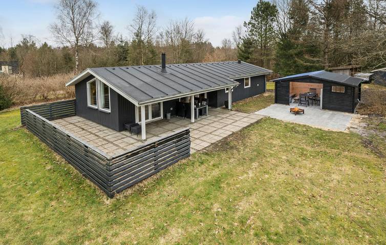 Ferieudlejning for 6 personer, med Terrasse og Have i Herning