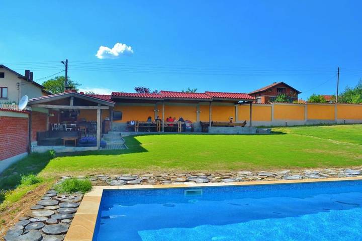 Maison d’hôte pour 22 personnes, avec sauna et piscine ainsi que jardin et vue, animaux acceptés en Bulgarie - 2