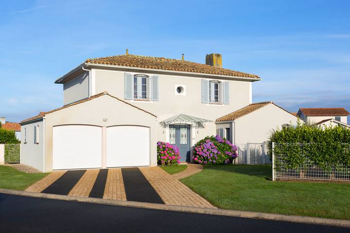 Location de vacances pour 8 personnes, avec Terrasse ainsi que Jardin et Piscine à L'Aiguillon-sur-Vie