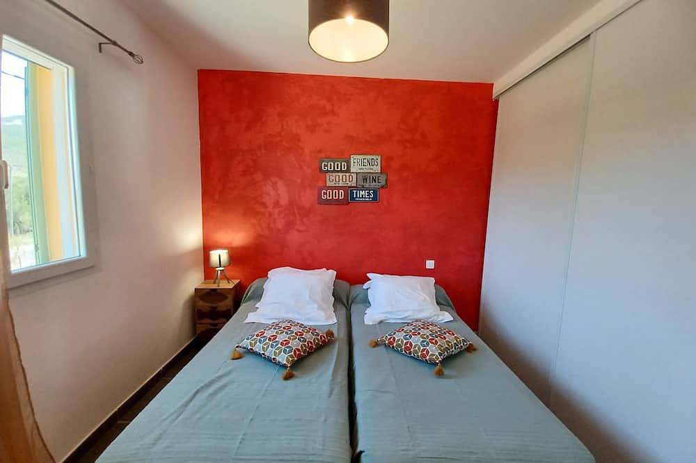 Appartement entier, Appart 4 pers piscine chauffée, wifi, 2 chambres, clim, 7 min mer, 1 min rivière in Galéria, Parc naturel régional de Corse