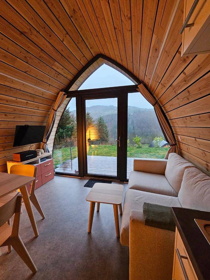 Gîte pour 4 personnes, avec terrasse ainsi que vue et jardin à Le Bleymard - 4