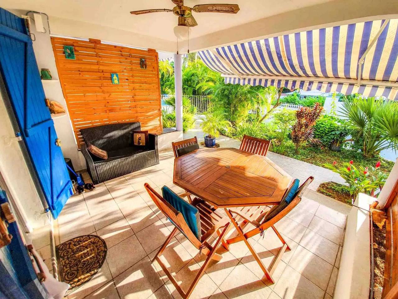 Apartamento entero, Apartamento luminoso con terraza y piscina en Le Gosier in Le Gosier, Guadalupe